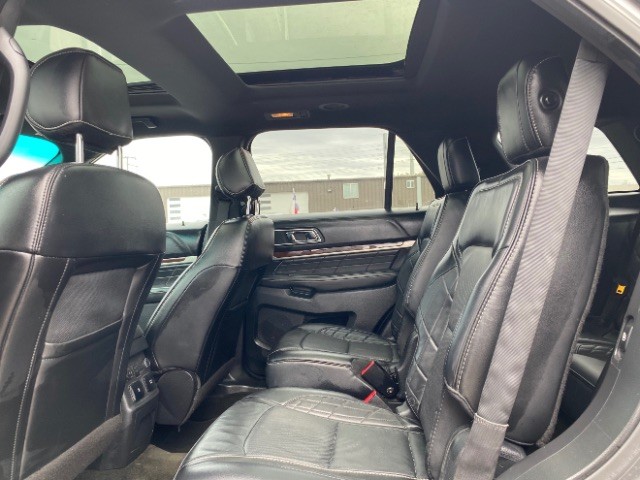 Ford Explorer Vehicle Full-screen Gallery Image 08