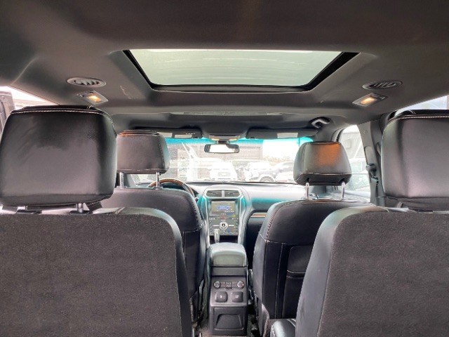 Ford Explorer Vehicle Full-screen Gallery Image 14