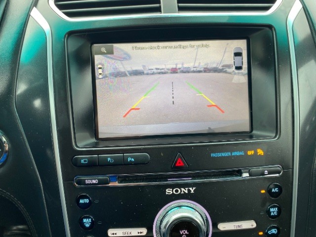 Ford Explorer Vehicle Full-screen Gallery Image 16