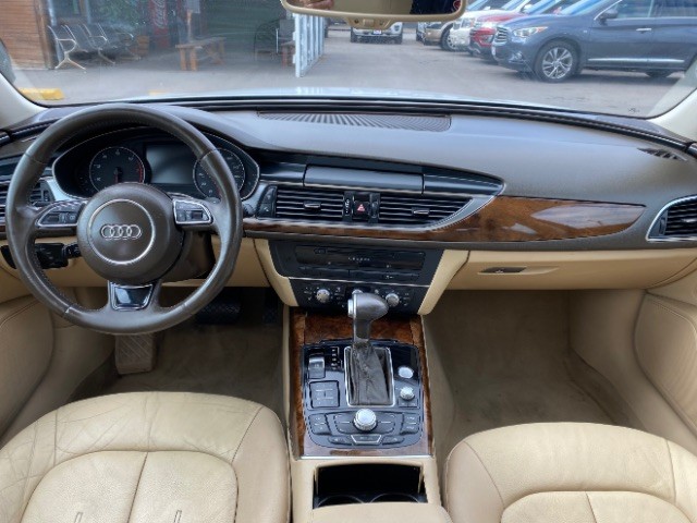 Audi A6 Vehicle Full-screen Gallery Image 05