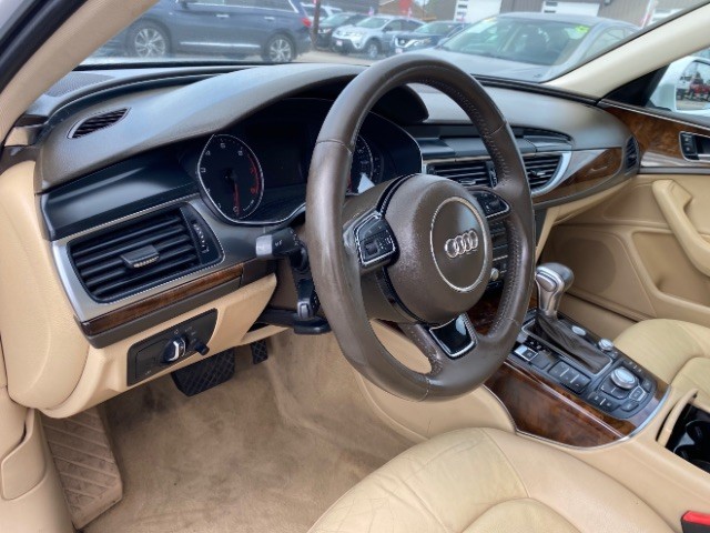 Audi A6 Vehicle Full-screen Gallery Image 08