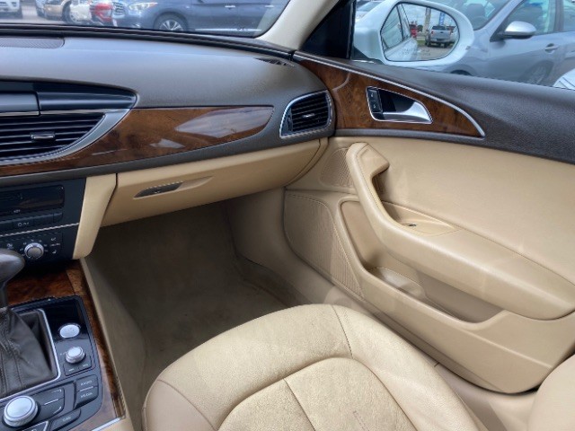 Audi A6 Vehicle Full-screen Gallery Image 09