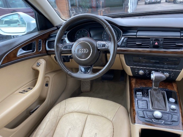 Audi A6 Vehicle Full-screen Gallery Image 10