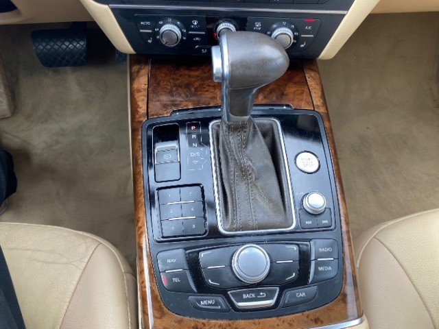 Audi A6 Vehicle Full-screen Gallery Image 13