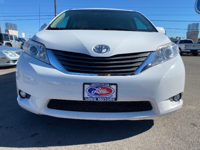 Toyota Sienna Vehicle Full-screen Gallery Image 02