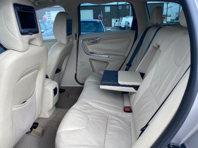 Volvo XC60 Vehicle Full-screen Gallery Image 06