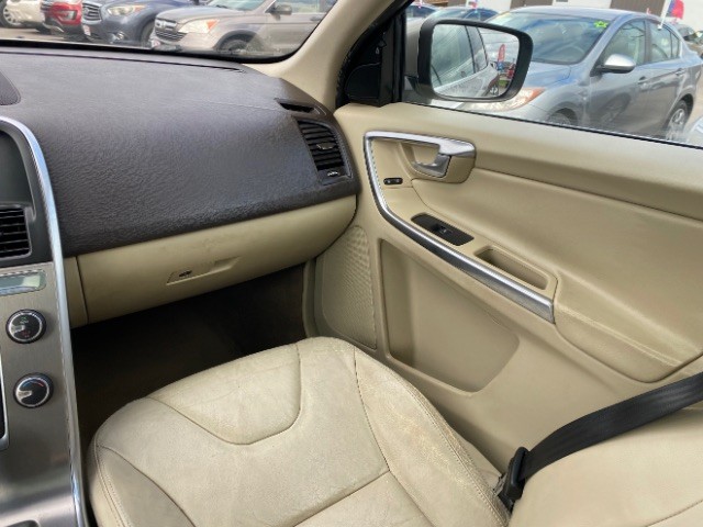 Volvo XC60 Vehicle Full-screen Gallery Image 09