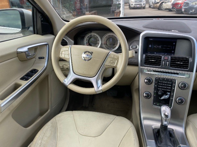 Volvo XC60 Vehicle Full-screen Gallery Image 10