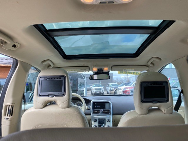 Volvo XC60 Vehicle Full-screen Gallery Image 11