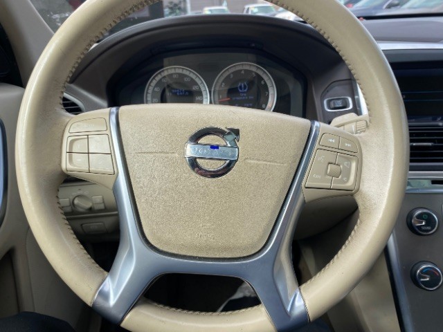 Volvo XC60 Vehicle Full-screen Gallery Image 13