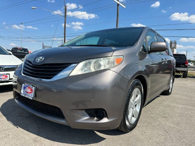 Toyota Sienna Vehicle Full-screen Gallery Image 02