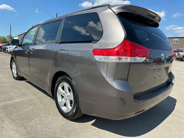 Toyota Sienna Vehicle Full-screen Gallery Image 04