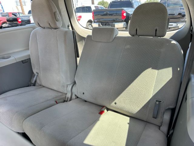 Toyota Sienna Vehicle Full-screen Gallery Image 11