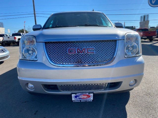 GMC Yukon XL Vehicle Full-screen Gallery Image 02