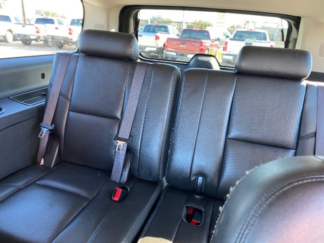 GMC Yukon XL Vehicle Full-screen Gallery Image 06