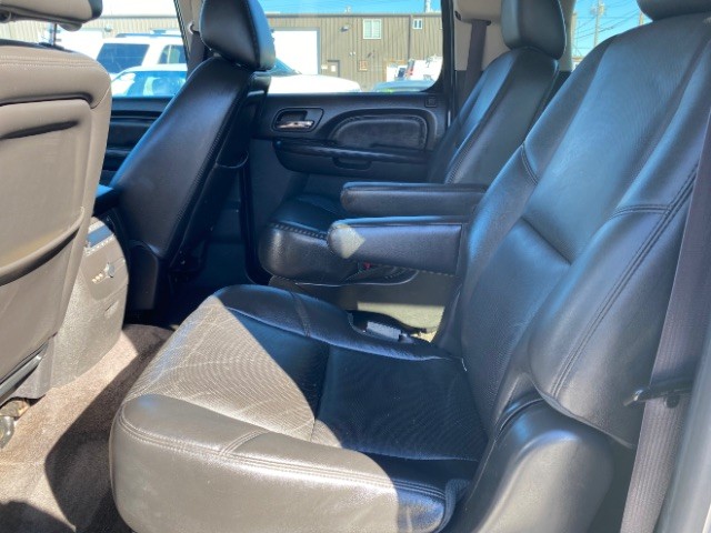 GMC Yukon XL Vehicle Full-screen Gallery Image 07