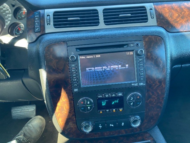 GMC Yukon XL Vehicle Full-screen Gallery Image 13