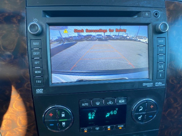 GMC Yukon XL Vehicle Full-screen Gallery Image 14