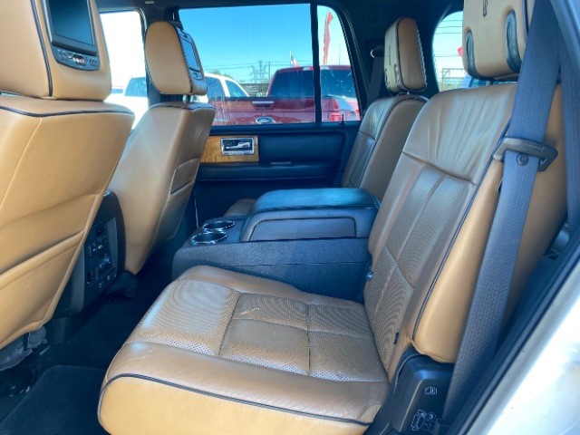 Lincoln Navigator Vehicle Full-screen Gallery Image 07