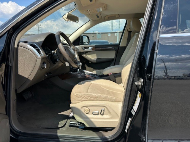 Audi Q5 Vehicle Full-screen Gallery Image 10