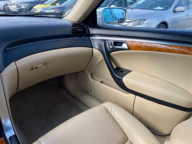 Acura TL Vehicle Full-screen Gallery Image 10