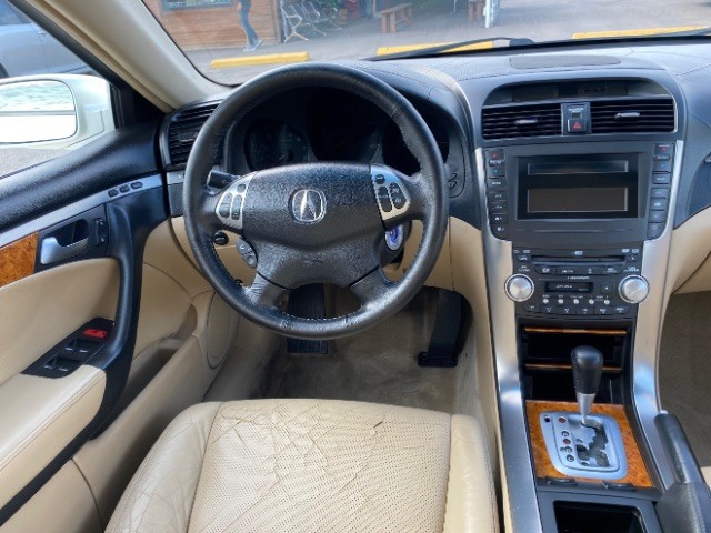 Acura TL Vehicle Full-screen Gallery Image 11