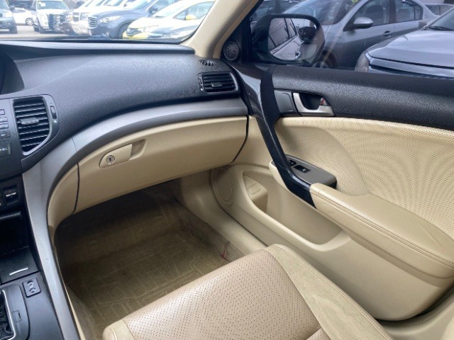Acura TSX Vehicle Full-screen Gallery Image 10