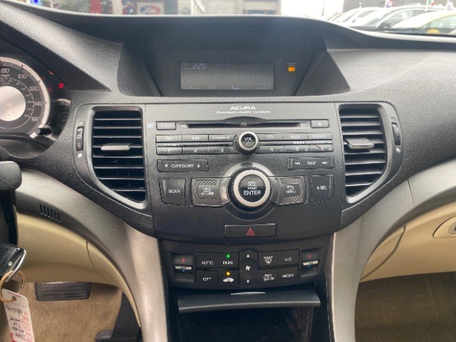 Acura TSX Vehicle Full-screen Gallery Image 13