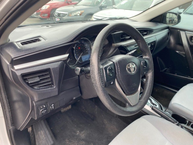 Toyota Corolla Vehicle Full-screen Gallery Image 09