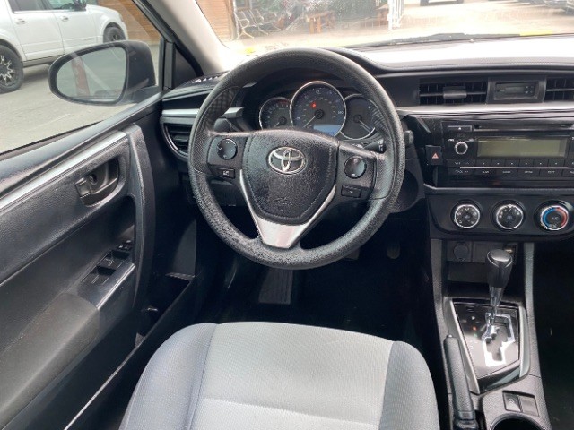 Toyota Corolla Vehicle Full-screen Gallery Image 11