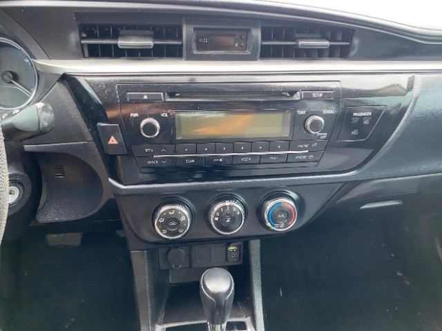 Toyota Corolla Vehicle Full-screen Gallery Image 12