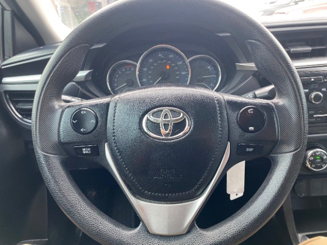 Toyota Corolla Vehicle Full-screen Gallery Image 13