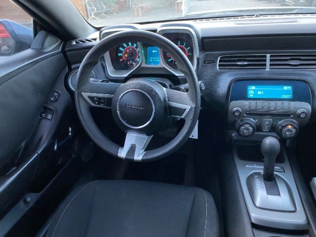 Chevrolet Camaro Vehicle Full-screen Gallery Image 11