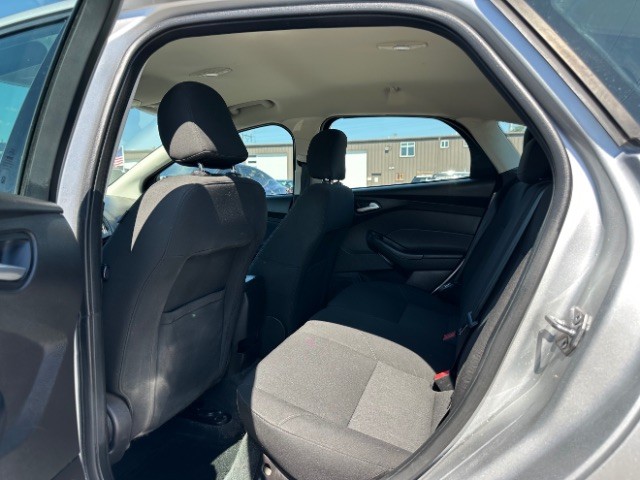 Ford Focus Hatchback Vehicle Full-screen Gallery Image 11