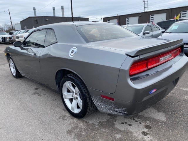 Dodge Challenger Vehicle Full-screen Gallery Image 04