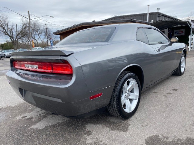 Dodge Challenger Vehicle Full-screen Gallery Image 05