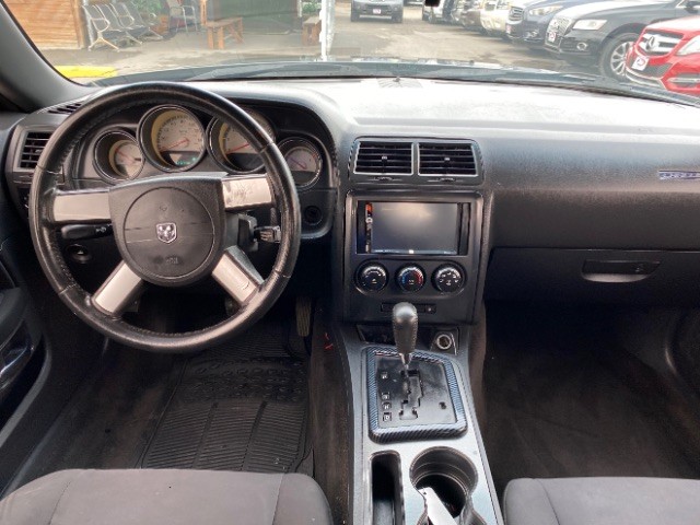 Dodge Challenger Vehicle Full-screen Gallery Image 06