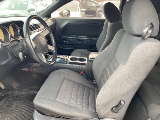 Dodge Challenger Vehicle Full-screen Gallery Image 08