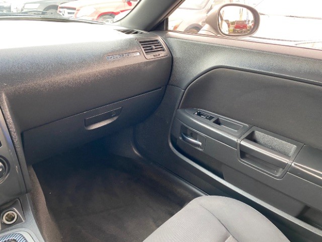 Dodge Challenger Vehicle Full-screen Gallery Image 10