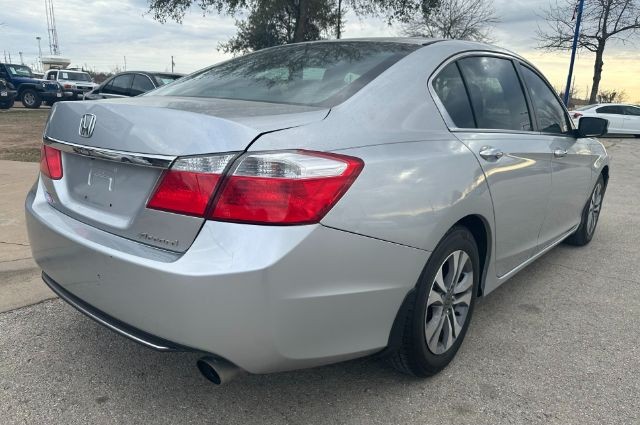 Honda Accord Sedan Vehicle Full-screen Gallery Image 04