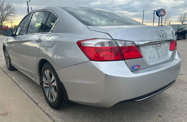 Honda Accord Sedan Vehicle Full-screen Gallery Image 05