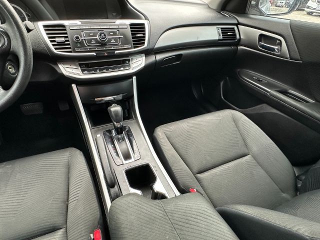 Honda Accord Sedan Vehicle Full-screen Gallery Image 11