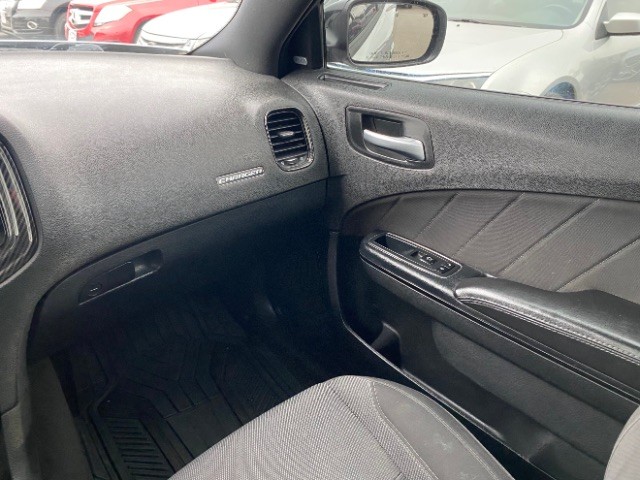 Dodge Charger Vehicle Full-screen Gallery Image 10