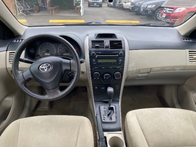 Toyota Corolla Vehicle Full-screen Gallery Image 06