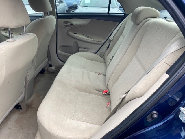 Toyota Corolla Vehicle Full-screen Gallery Image 07