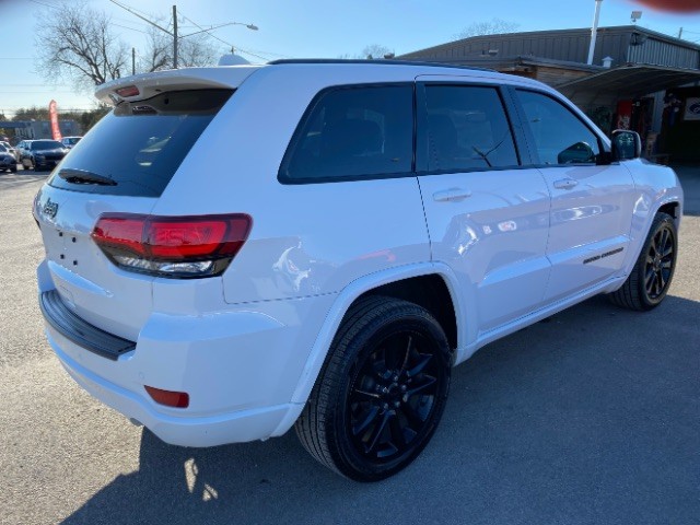 Jeep Grand Cherokee Vehicle Full-screen Gallery Image 05