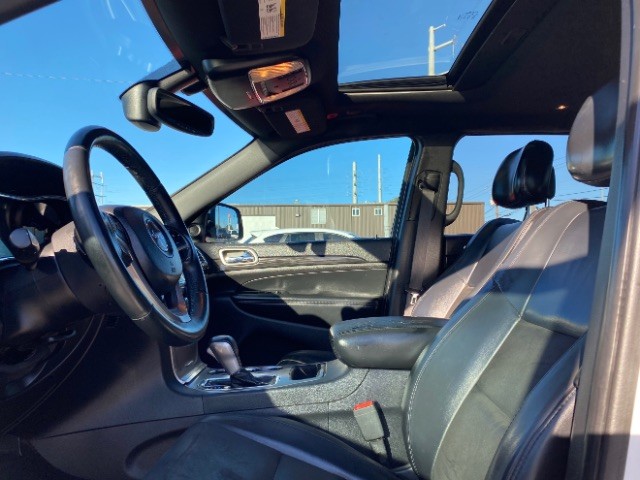 Jeep Grand Cherokee Vehicle Full-screen Gallery Image 08