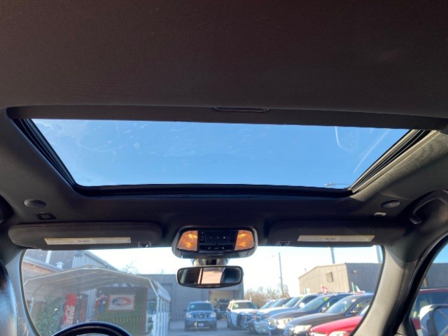 Jeep Grand Cherokee Vehicle Full-screen Gallery Image 12