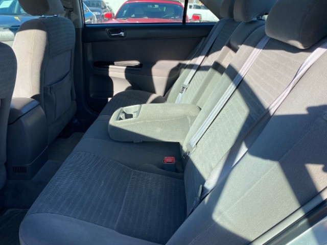 Toyota Camry Vehicle Full-screen Gallery Image 07