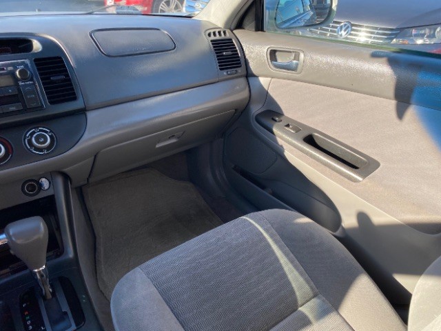 Toyota Camry Vehicle Full-screen Gallery Image 10